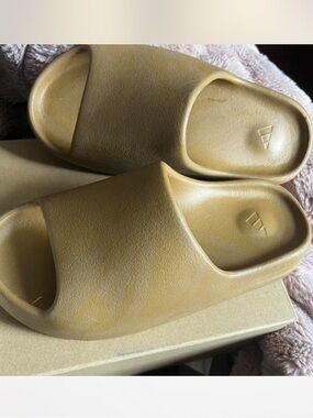 adidas Yeezy Slide in Mustard